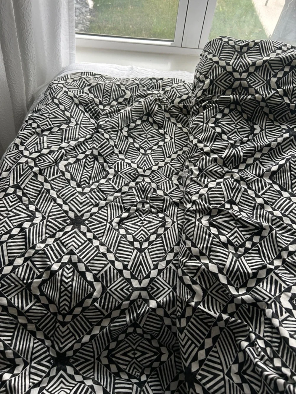 Max Studio Twin Black & White Geometric Comforter and 1 sham - Home Bedding